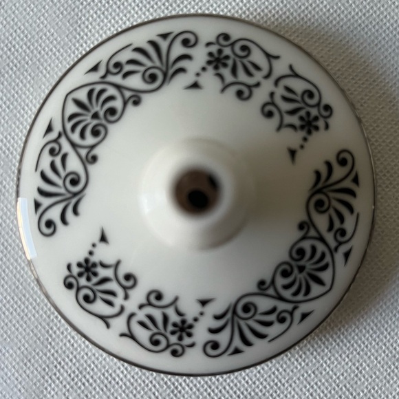 NORITAKE Ivory China Prelude Collection Sugar Bowl with Lid - Picture 6 of 10